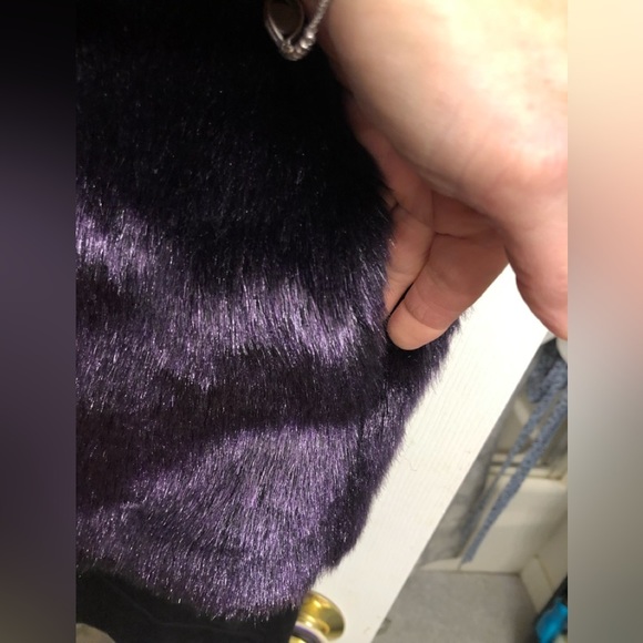Guess size large purple faux fur reversible vest pockets inside & out - Picture 10 of 16
